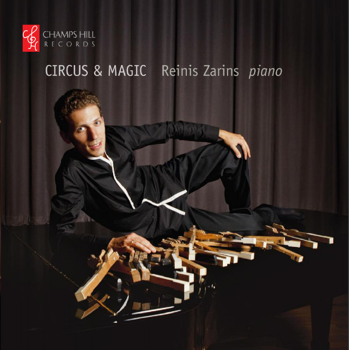 Cover: Circus and Magic
