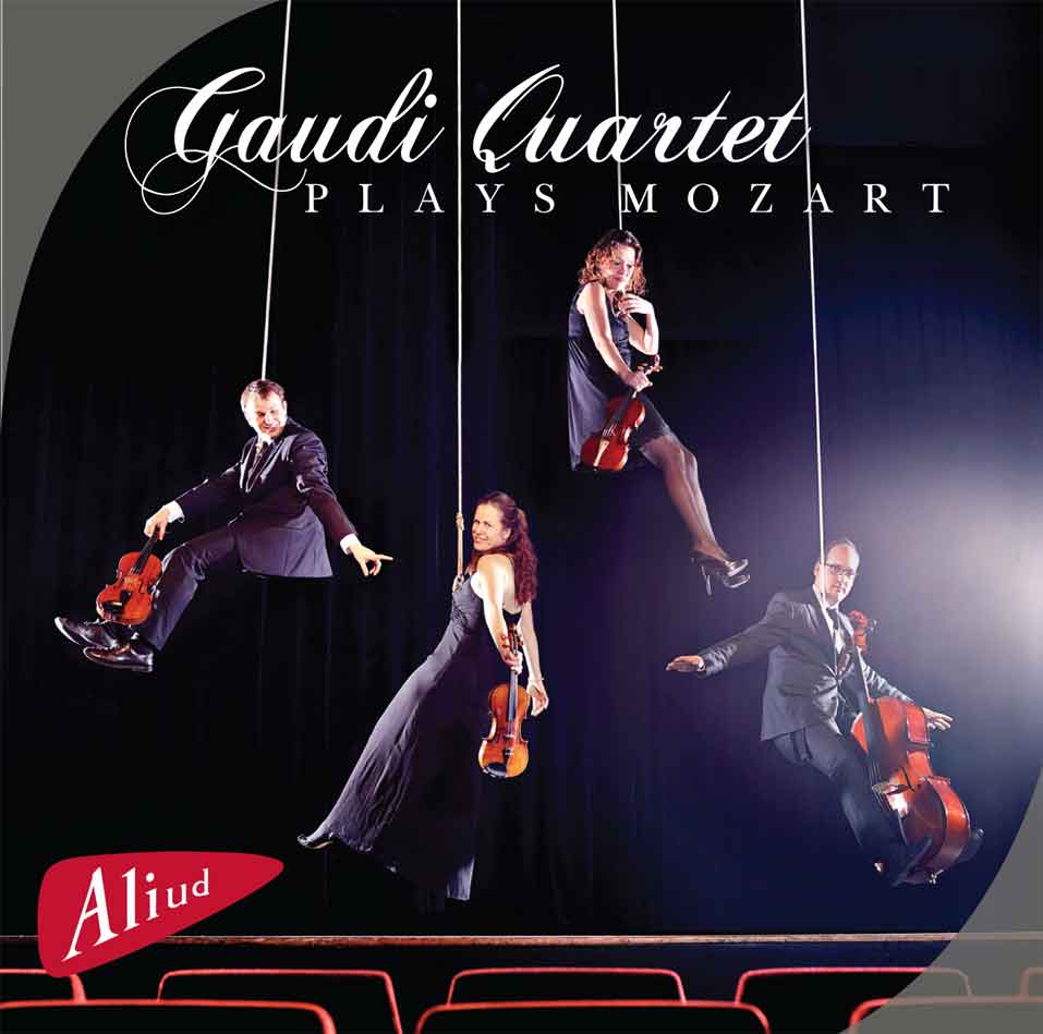 Cover: Plays Mozart