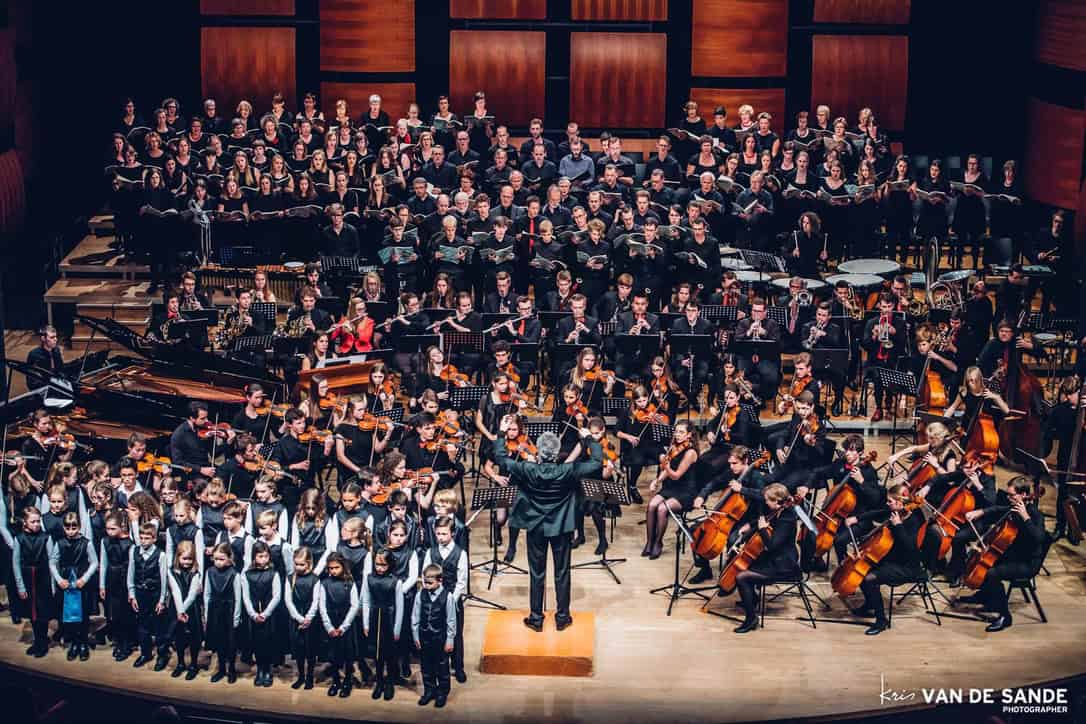 300 uitvoerders op 1 podium met Carmina Burana