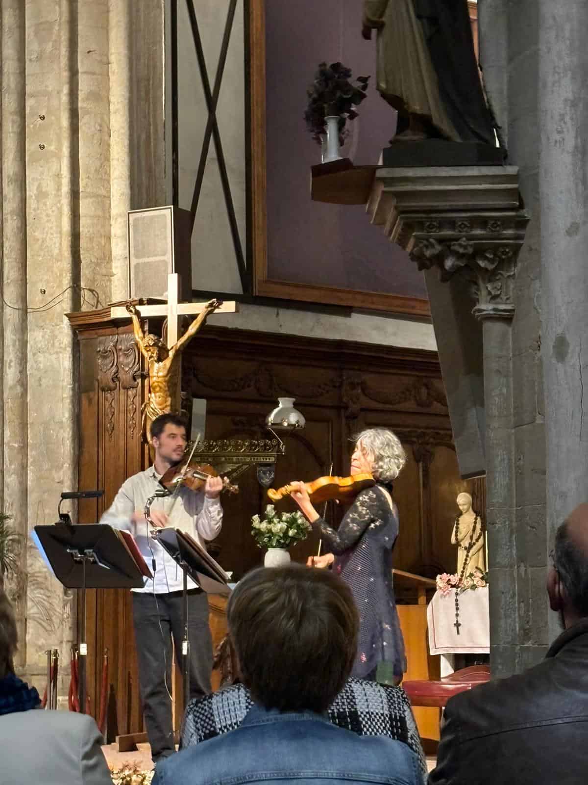 Muzikale Meesters in Harmonie: Amandine Beyer en Vadym Makarenko betoveren in Tienen