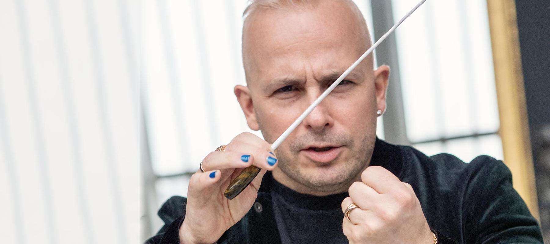 Een majestueuze klankreis: Nézet-Séguin en zijn orkest als belichaming van tijdloze schoonheid en diepe verbondenheid