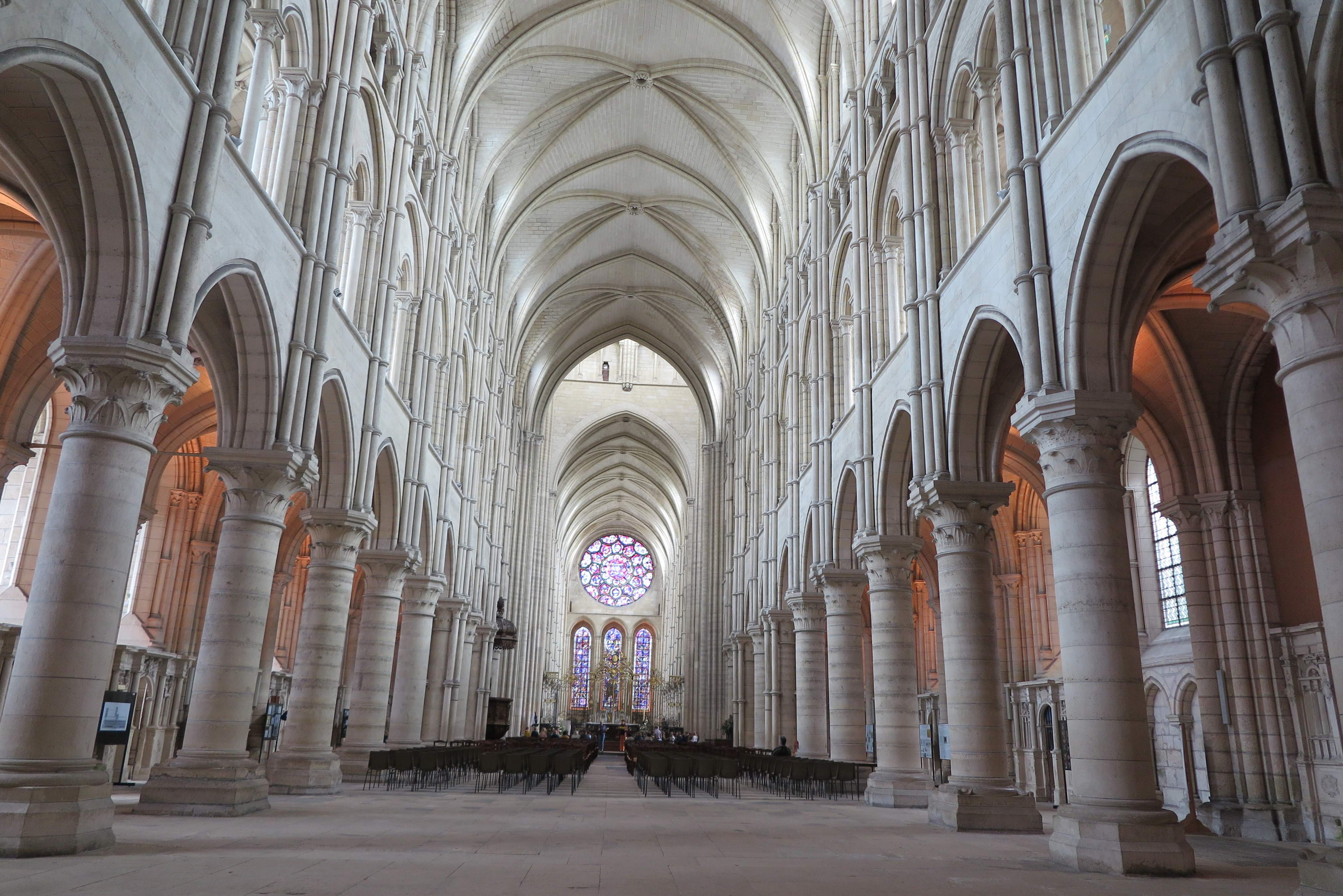 interieur kathedraal Laon